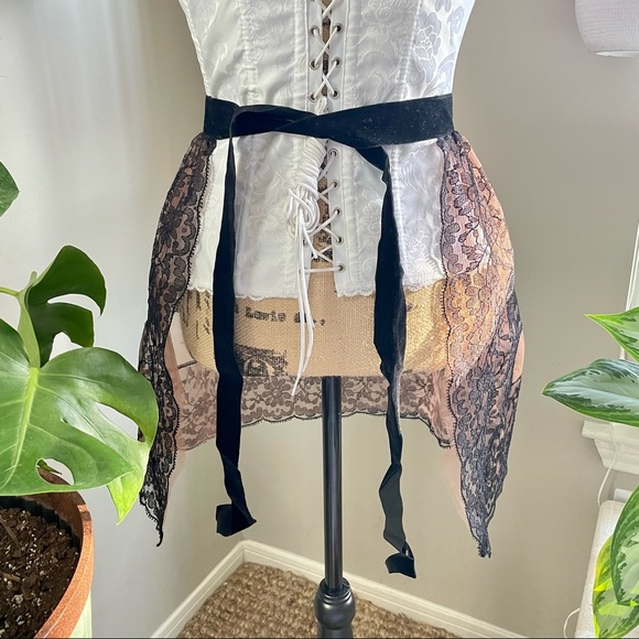 🕯Vintage lace velvet tiered pinup cosplay apron 🕯 - Picture 5 of 5
